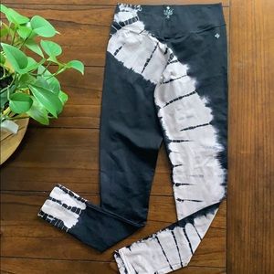 NUX tie dye leggings EUC